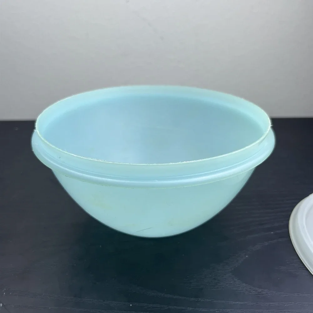 VTG Tupperware Small Light Blue Container 234-19 With White Lid 227-42